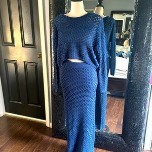Beautiful crop sweater with maxi skirt a beautiful outfit 💙 never worn